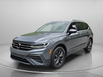 Used 2023 Volkswagen Tiguan SE w/ Panoramic Sunroof Package