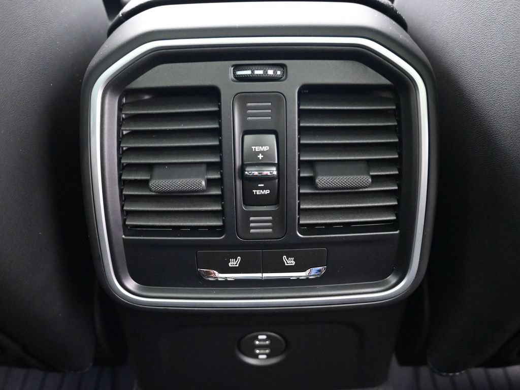 Certified 2026 Porsche Macan AWD/4WD image 8
