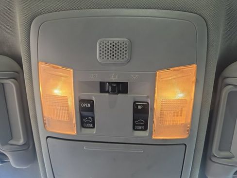 Used 2018 Toyota RAV4 Limited w/ Carpet Mat Package FWD image 27