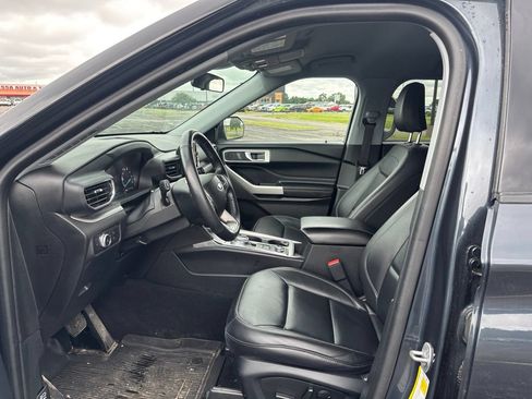 Used 2022 Ford Explorer XLT AWD/4WD image 9