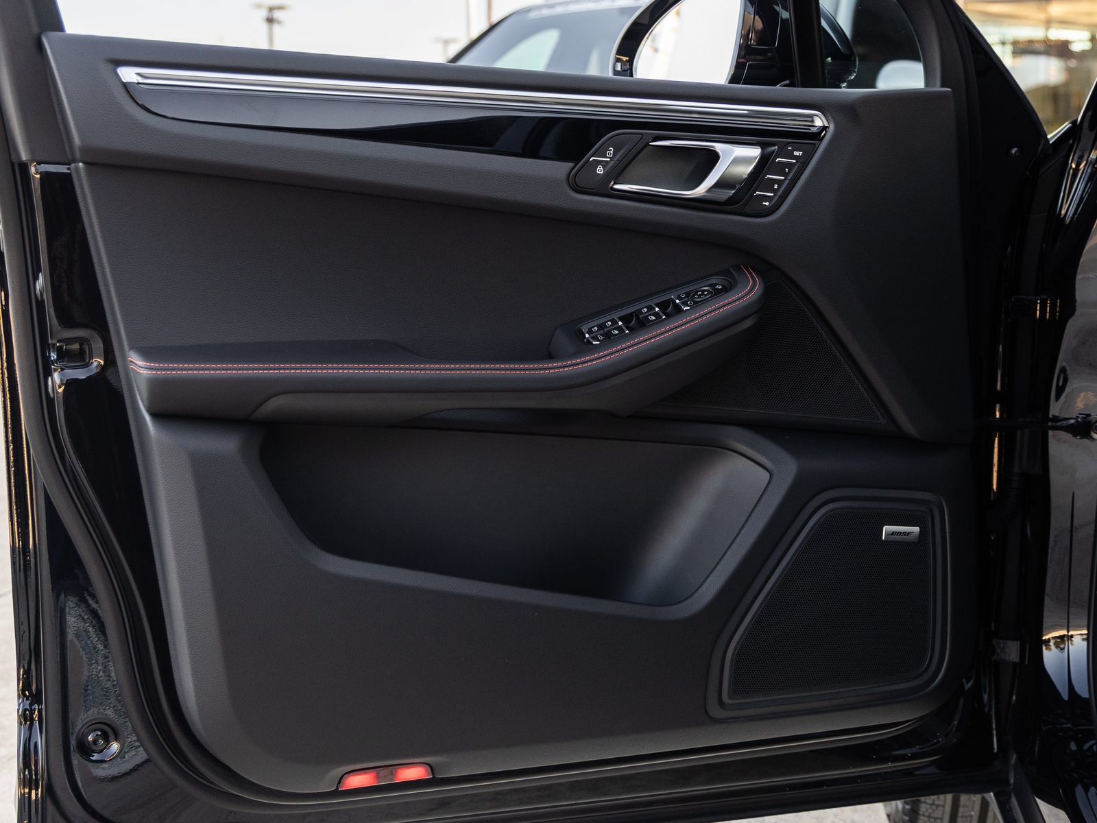 Certified 2026 Porsche Macan S AWD/4WD image 19