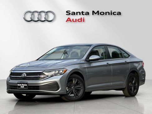 Used 2024 Volkswagen Jetta SE w/ Panoramic Sunroof Package image 2