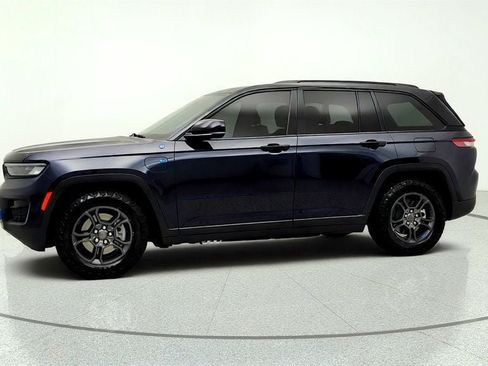 Used 2024 Jeep Grand Cherokee Trailhawk w/ Advanced Protech Group II AWD/4WD image 8
