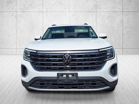 Used 2025 Volkswagen Atlas SE FWD image 2
