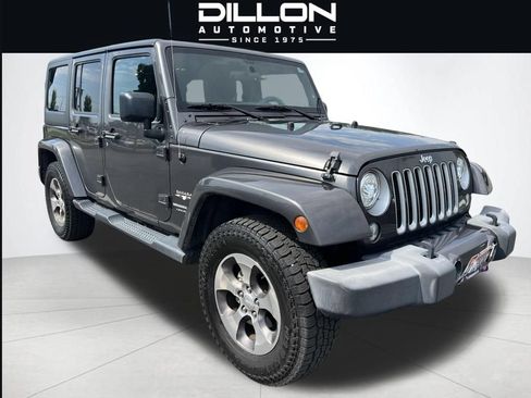 Used 2018 Jeep Wrangler Unlimited Sahara w/ Connectivity Group AWD/4WD image 2