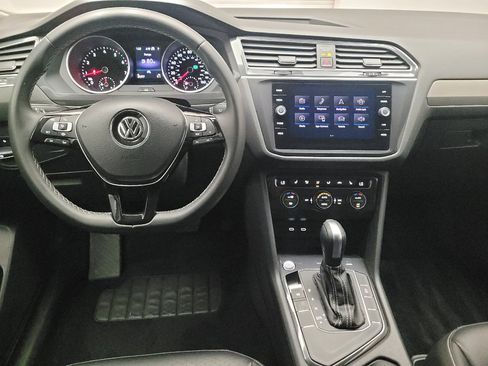 Used 2021 Volkswagen Tiguan SE FWD image 22