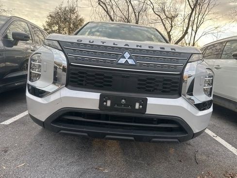 Used 2022 Mitsubishi Outlander ES image 8