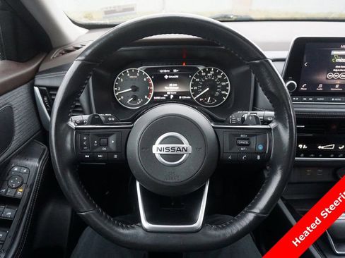 Used 2021 Nissan Rogue SV image 3