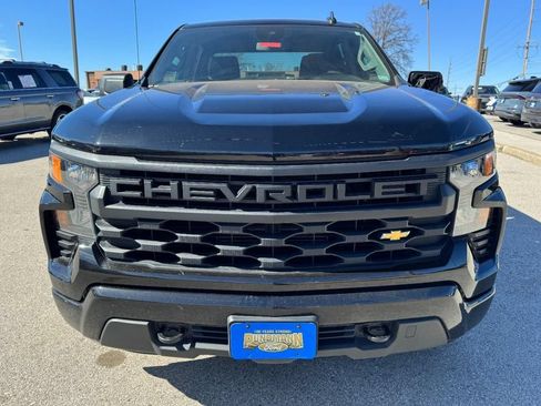 Used 2023 Chevrolet Silverado 1500 Custom AWD/4WD image 9
