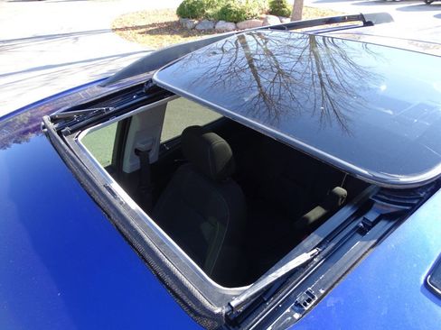 Used 2023 GMC Acadia Elevation image 11