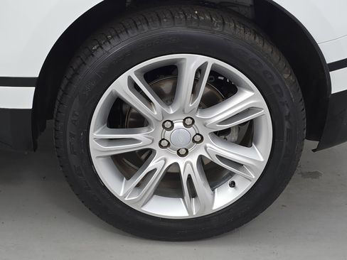 Used 2023 Land Rover Range Rover Velar R-Dynamic S image 34