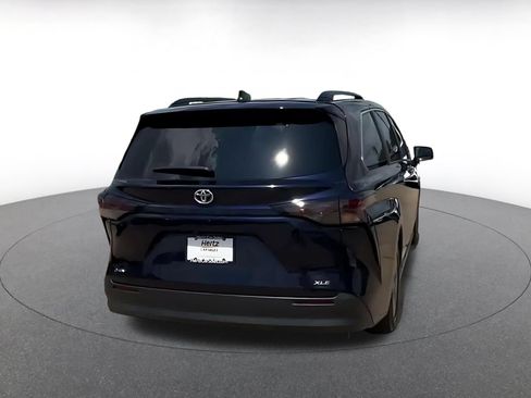 Used 2025 Toyota Sienna XLE FWD image 14