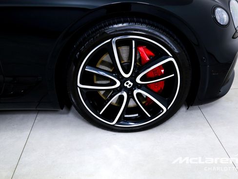 Used 2022 Bentley Continental GT image 28