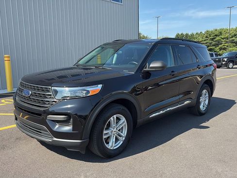 Used 2023 Ford Explorer XLT image 4