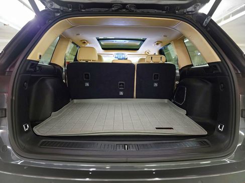 Used 2022 Jeep Grand Cherokee Limited w/ Luxury Tech Group II image 9