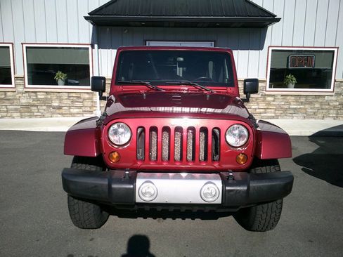 Used 2011 Jeep Wrangler Unlimited Sahara w/ Dual Top Group AWD/4WD image 2