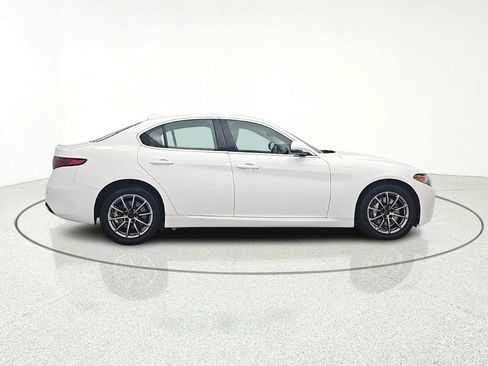 Used 2019 Alfa Romeo Giulia AWD image 8