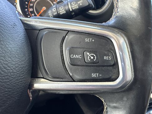 Used 2018 Jeep Wrangler Unlimited Sahara w/ Cold Weather Group AWD/4WD image 32