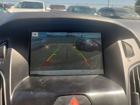 Used 2018 Ford Focus SEL FWD image 22