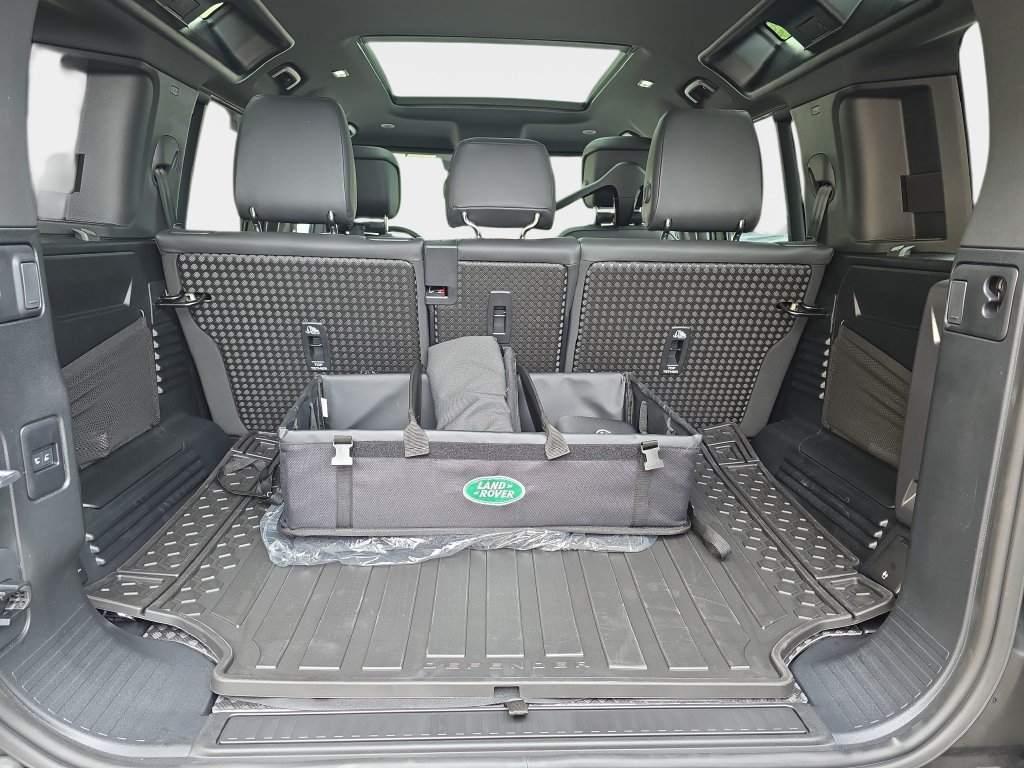 New 2026 Land Rover Defender 110 X-Dynamic SE AWD/4WD image 10