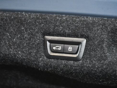 Used 2025 BMW M5 w/ Executive Package image 90