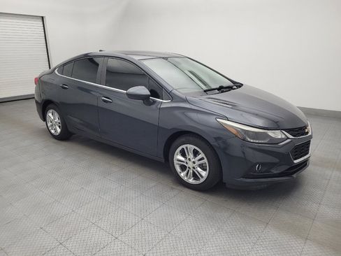 Used 2018 Chevrolet Cruze LT w/ Convenience Package FWD image 11