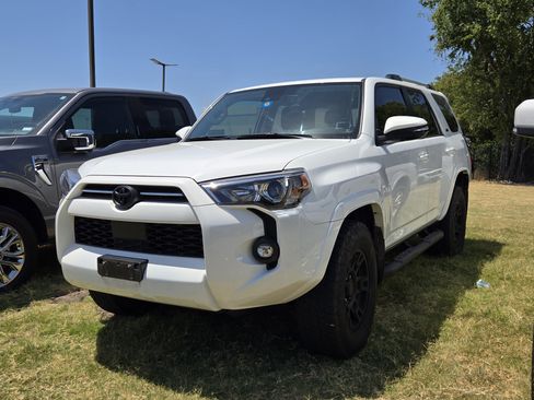 Used 2023 Toyota 4Runner SR5 Premium w/ Moonroof Package AWD/4WD image 3