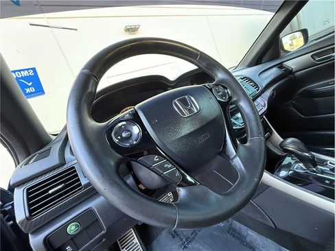 Used 2017 Honda Accord Sport image 9