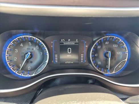 Used 2022 Chrysler Voyager LX FWD image 15