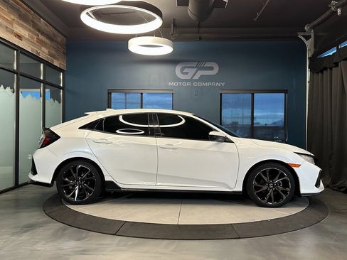 Used 2018 Honda Civic Sport image 2