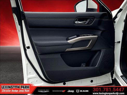 Used 2024 Nissan Pathfinder Platinum AWD/4WD image 19