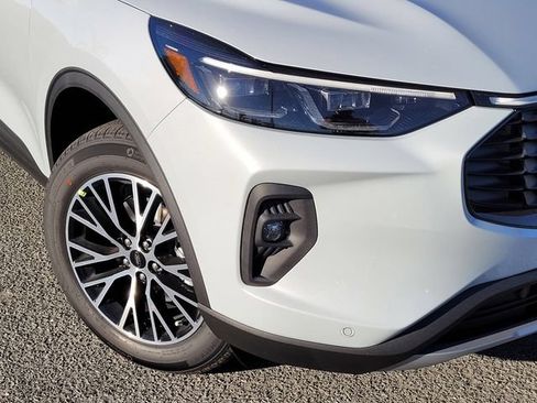 New 2025 Ford Escape SE w/ PHEV Premium Package FWD image 2
