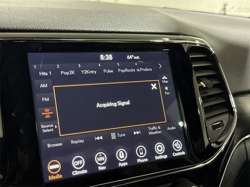 Used 2020 Jeep Grand Cherokee Limited image 13