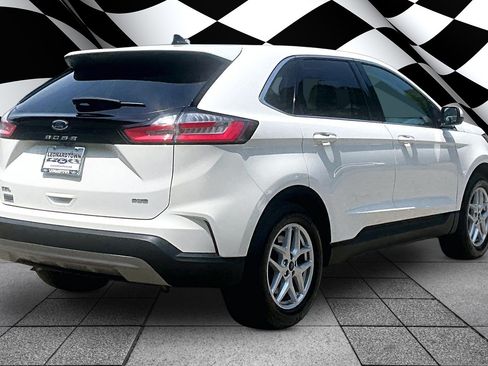 Certified 2022 Ford Edge SEL w/ Convenience Package AWD/4WD image 2