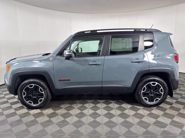 Used 2016 Jeep Renegade Trailhawk w/ Premium Trailhawk Package AWD/4WD image 7