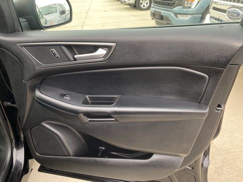 Used 2021 Ford Edge SE image 15
