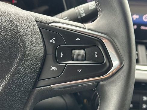 Used 2025 Chevrolet Trax LT w/ Driver Confidence Package image 36