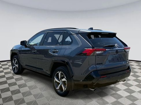 Used 2025 Toyota RAV4 SE image 4