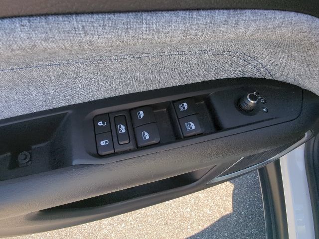 Used 2025 Jeep Compass Latitude AWD/4WD image 12