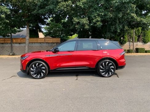 New 2026 Lincoln Nautilus Reserve AWD/4WD image 2