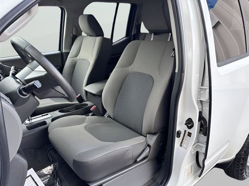 Used 2015 Nissan Xterra X image 12