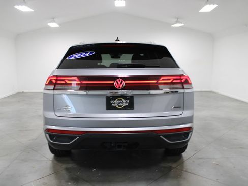 Used 2024 Volkswagen Atlas Cross Sport SE AWD/4WD image 8
