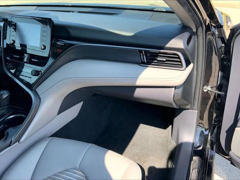 Used 2023 Toyota Camry SE image 18