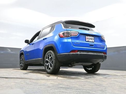 Used 2025 Jeep Compass Limited image 49