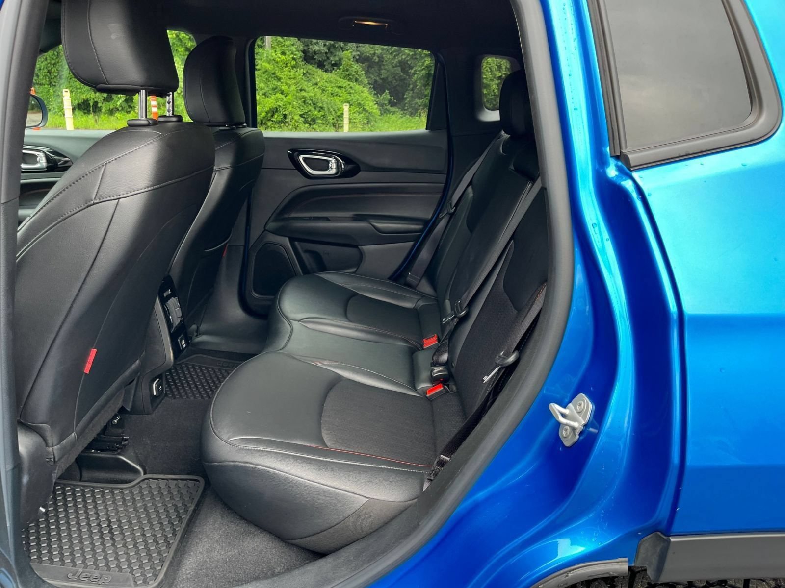 Used 2025 Jeep Compass Trailhawk AWD/4WD image 28