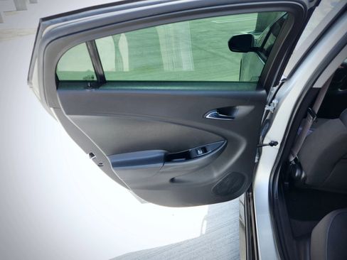 Used 2017 Chevrolet Volt LT FWD image 25
