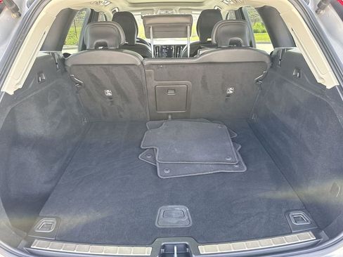 Used 2023 Volvo XC60 B5 Plus AWD/4WD image 13