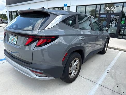 Used 2025 Hyundai Tucson SE FWD image 3