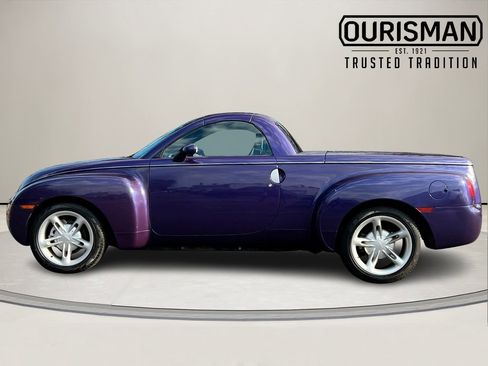 Used 2004 Chevrolet SSR w/ Preferred Equipment Group image 3