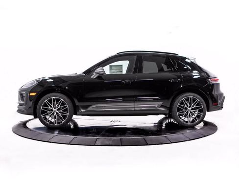 Certified 2026 Porsche Macan Turbo AWD/4WD image 2
